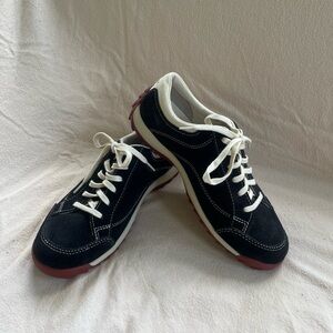 Simple New Vintage Authentic 90s Women’s Black Sneakers SZ 7 1/2